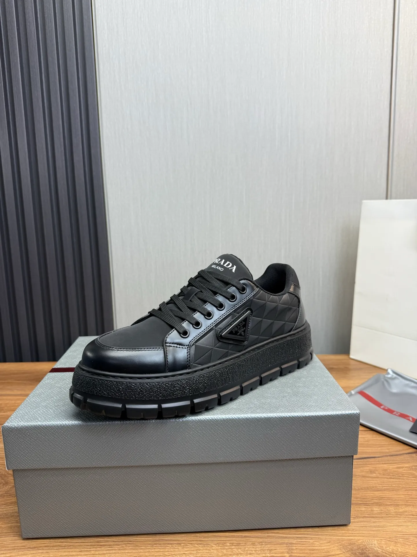 Men's shoes 💰580💰 [PRADA] Autumn and winter hot men's shoes shipped 👏Official website synchronized ⬆️Original fly-woven cowhide fabric + cowhide lining, 1⃣️:1⃣️reproduction, original sole, 38-45 (45. Customized, non-refundable)